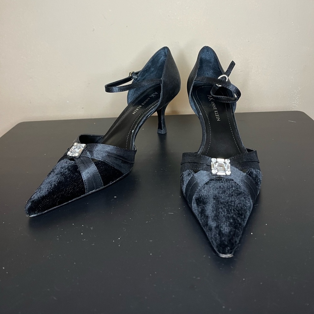 Anne Klein heels size 7 velour sateen rhinestone EUC
